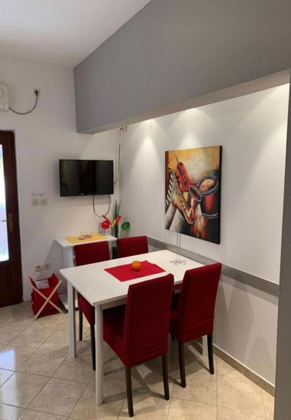Apartments Antisa - With Playground Tucepi Luaran gambar